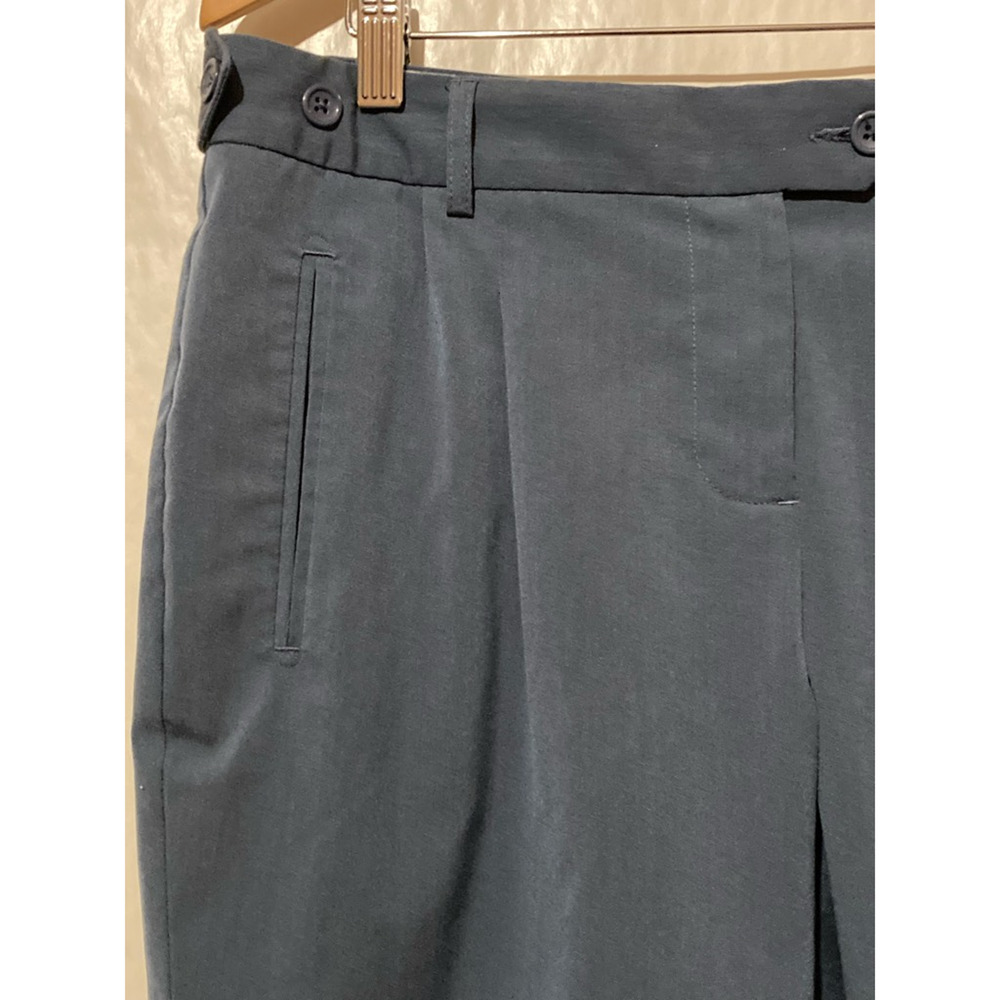 Bermuda Shorts Womens Size 10 Blue Stretch Pleated Body by Victoria - Picture 3 of 5